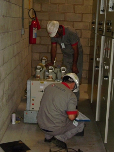 Imagem DISJUNTORES DE ALTA E BAIXA TENS�O