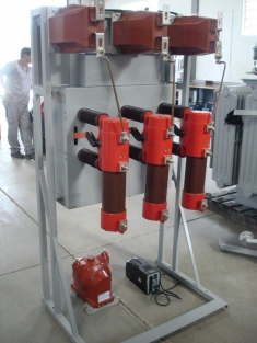 Imagem DISJUNTORES DE ALTA E BAIXA TENS�O